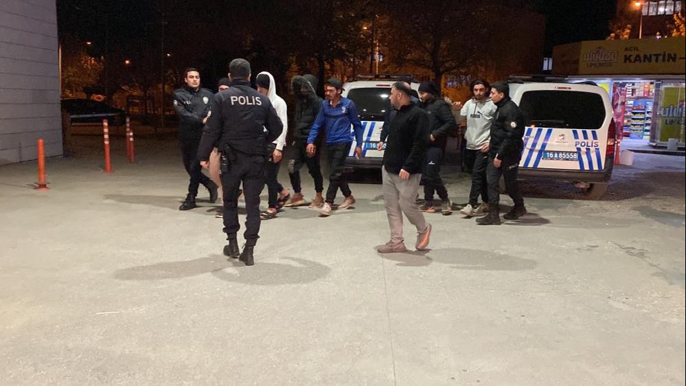 Kavga ihbarına giden polisler fark etti, hepsi kaçak göçmen çıktı - 2. Resim