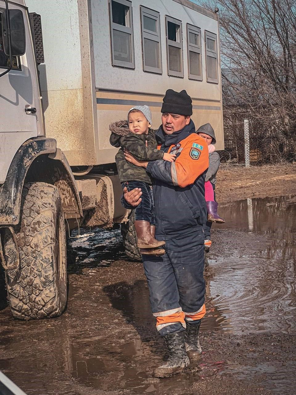 Kazakistan'da sel felaketi yaşanıyor! 72 bin kişi tahliye edildi, şehirler su altında kalabilir Kazakistan'da sel felaketi! 72 bin kişi tahliye edildi: Şehirler sular altında kalma tehlikesinde - 2. Resim