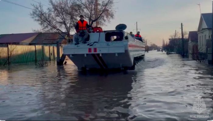 Kazakistan'dan sonra Rusya'yı da vurdu! Sel felaketi bölgeyi sarıyor: 10 bini aşkın ev sular altında - 3. Resim