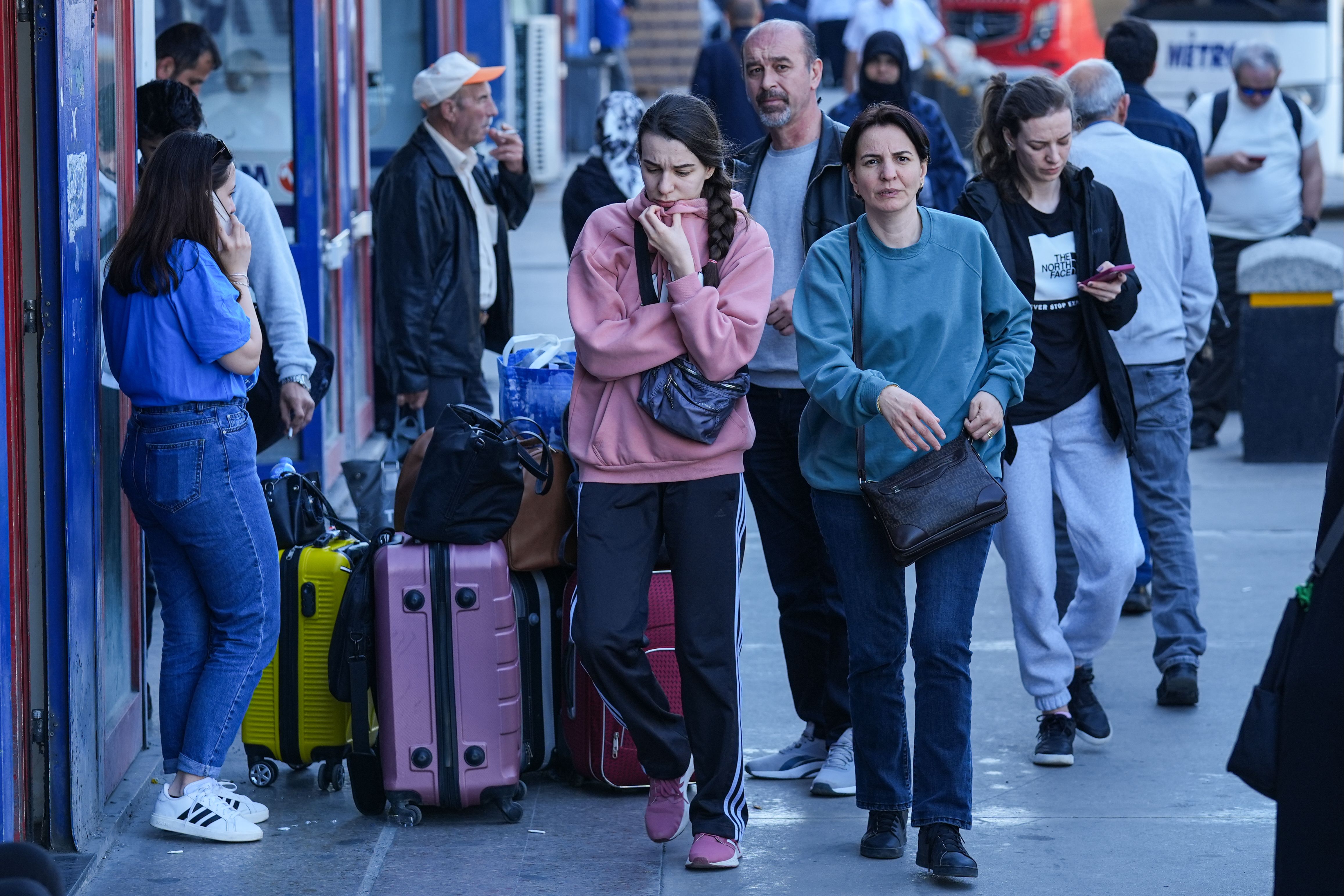 Otogarlar hınca hınç! Tatil yoğunluğu otobüs bilet fiyatlarını katladı Otogarlar hınca hınç! Tatil yoğunluğu otobüs bilet fiyatlarını katladı - 2. Resim