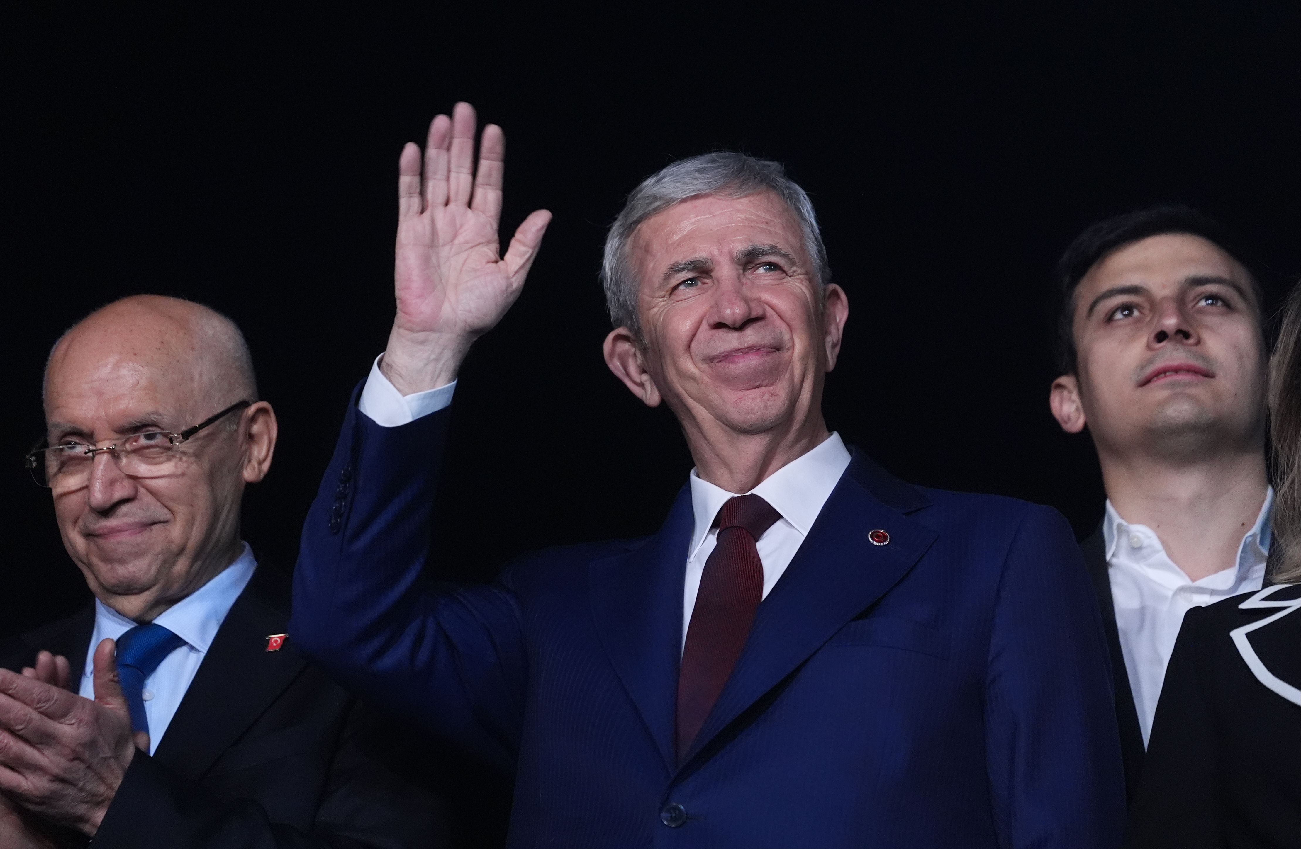 Özgür Özel cumhurbaşkanı adaylığı için İmamoğlu ve Yavaş'ı işaret etti - 1. Resim