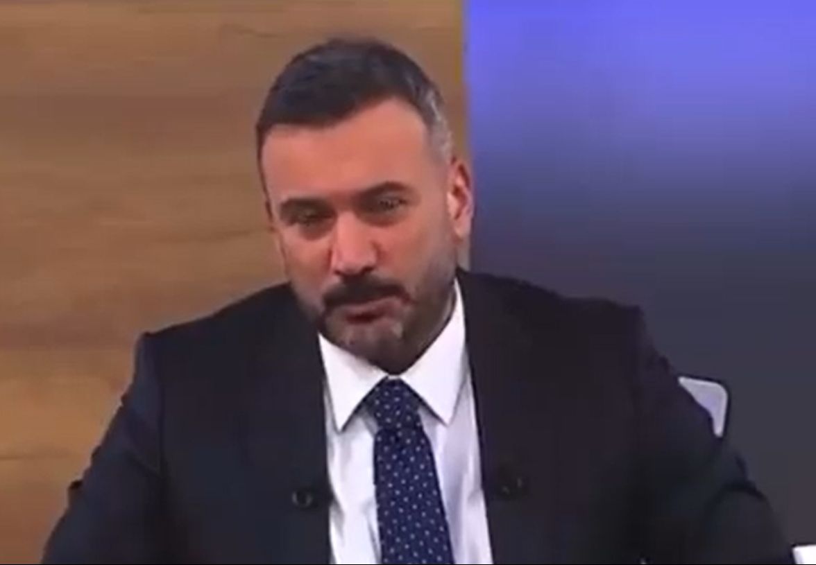 Rasim Ozan Kütahyalı ile Ahmet Çakar Beyaz Futbol canlı yayınında birbirine girdi! İfşa sonrası Ertem Şener'den jet açıklama Rasim Ozan Kütahyalı ile Ahmet Çakar Beyaz Futbol canlı yayınında yaka paça birbirine girdi! İfşa sonrası Ertem Şener'den jet açıklama - 2. Resim