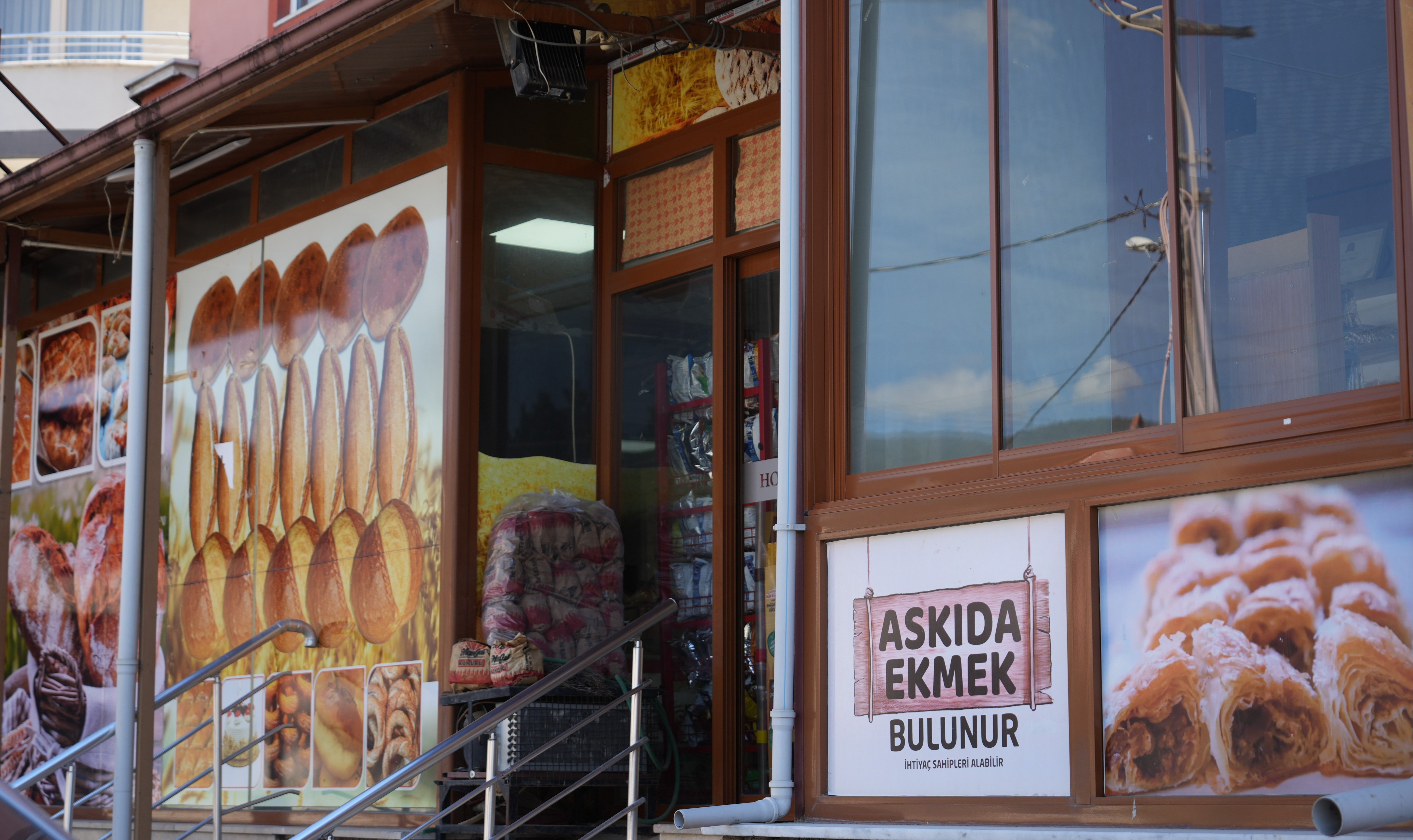 Saatlerce borç hesapladılar: 186 bin liralık defter 50 bin liraya satıldı Saatlerce borç hesapladılar: 186 bin liralık borç defteri 50 bin liraya satıldı - 1. Resim