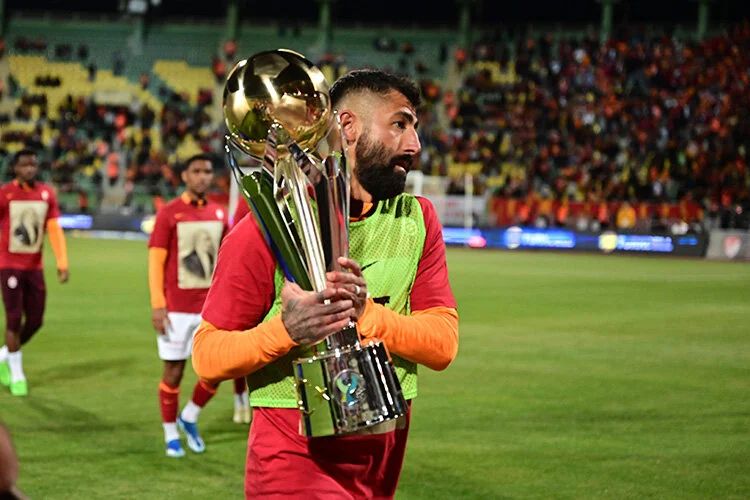 Süper Kupa maçında hükmen mağlubiyet kararının çıkması durumunda Galatasaray, ilk iç saha mücadelesinde kupa alabilecek Süper Kupa maçında hükmen mağlubiyet kararının çıkması durumunda Galatasaray, ilk iç saha mücadelesinde kupa alabilecek - 5. Resim