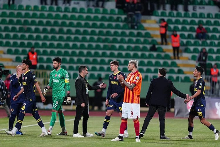 Süper Kupa maçında hükmen mağlubiyet kararının çıkması durumunda Galatasaray, ilk iç saha mücadelesinde kupa alabilecek Süper Kupa maçında hükmen mağlubiyet kararının çıkması durumunda Galatasaray, ilk iç saha mücadelesinde kupa alabilecek - 3. Resim