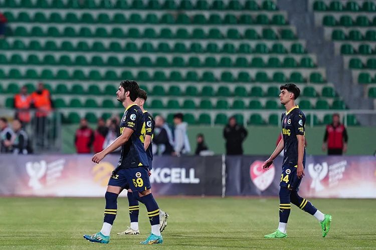 Süper Kupa maçında hükmen mağlubiyet kararının çıkması durumunda Galatasaray, ilk iç saha mücadelesinde kupa alabilecek Süper Kupa maçında hükmen mağlubiyet kararının çıkması durumunda Galatasaray, ilk iç saha mücadelesinde kupa alabilecek - 2. Resim