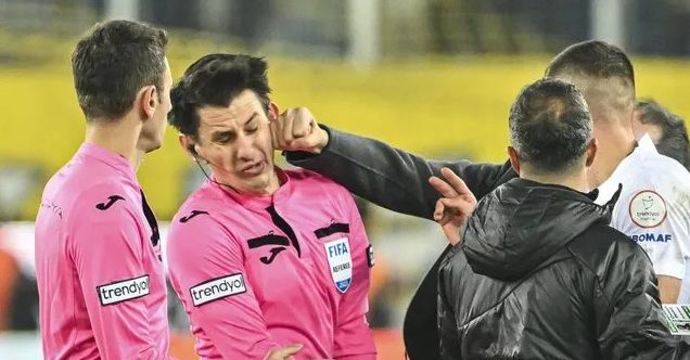 Bu sezon Türk futbolunun başına gelenler pişmiş tavuğun başına gelmedi! Bu gözler neler gördü neler Bu sezon Türk futbolunun başına gelenler pişmiş tavuğun başına gelmedi! Bu gözler neler gördü neler - 1. Resim