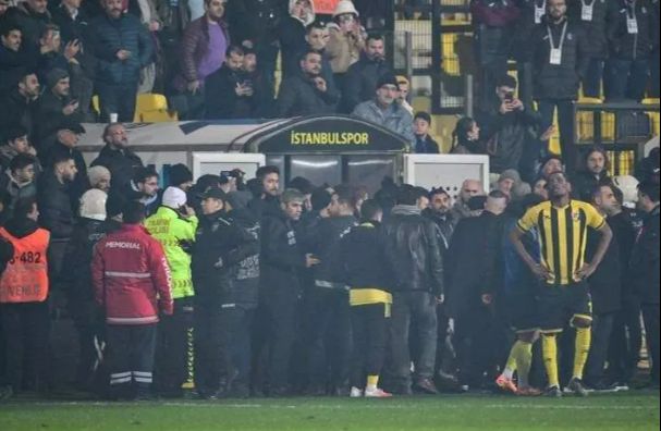 Bu sezon Türk futbolunun başına gelenler pişmiş tavuğun başına gelmedi! Bu gözler neler gördü neler Bu sezon Türk futbolunun başına gelenler pişmiş tavuğun başına gelmedi! Bu gözler neler gördü neler - 2. Resim