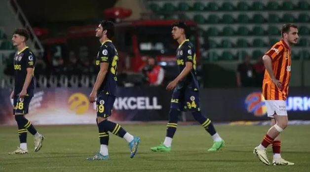 Fenerbahçe'nin kaptanından şok iddia:  Fenerbahçe'nin kaptanından şok iddia: