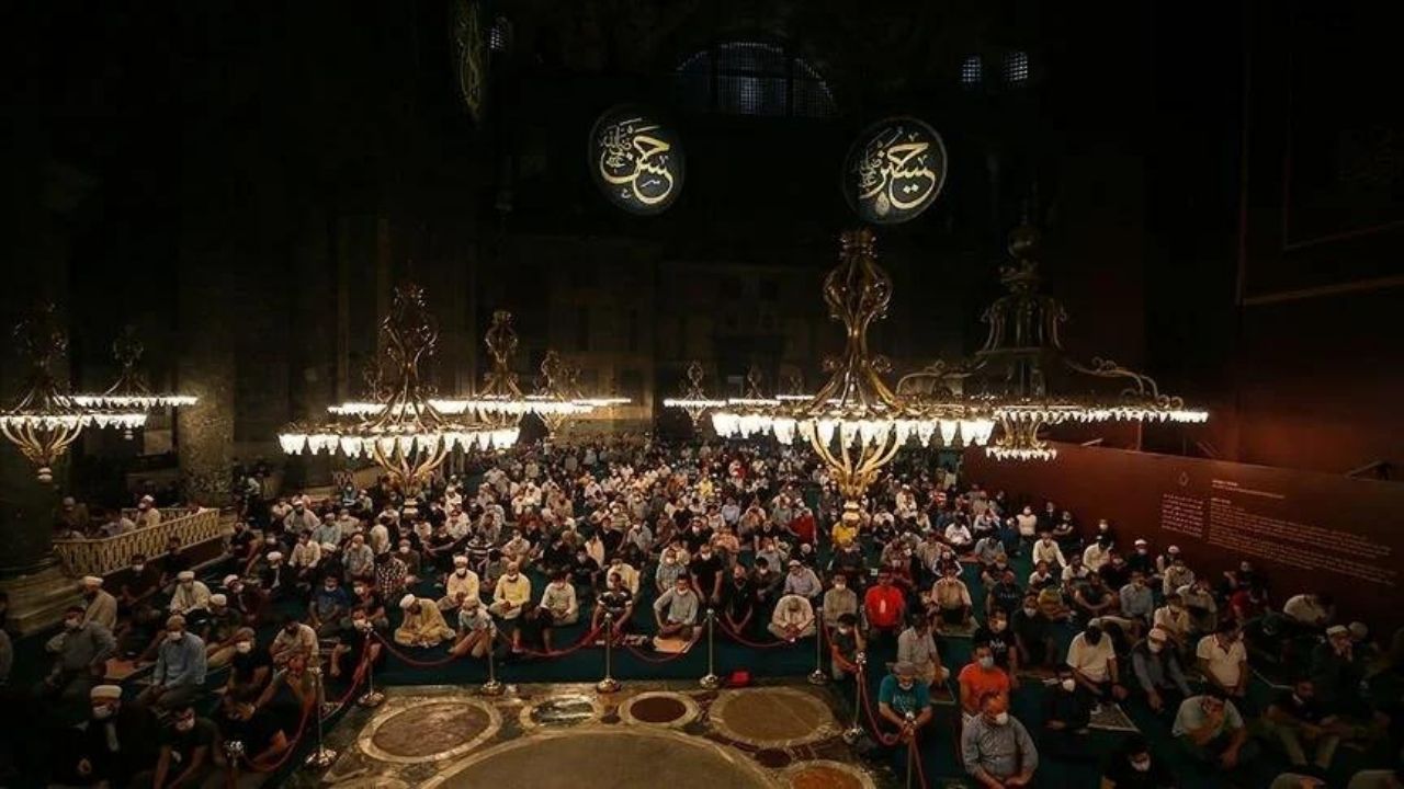 İzmir Karşıyaka, Konak ve Bayraklı bayram namazı saat 07.13'te kılınacak - 1. Resim