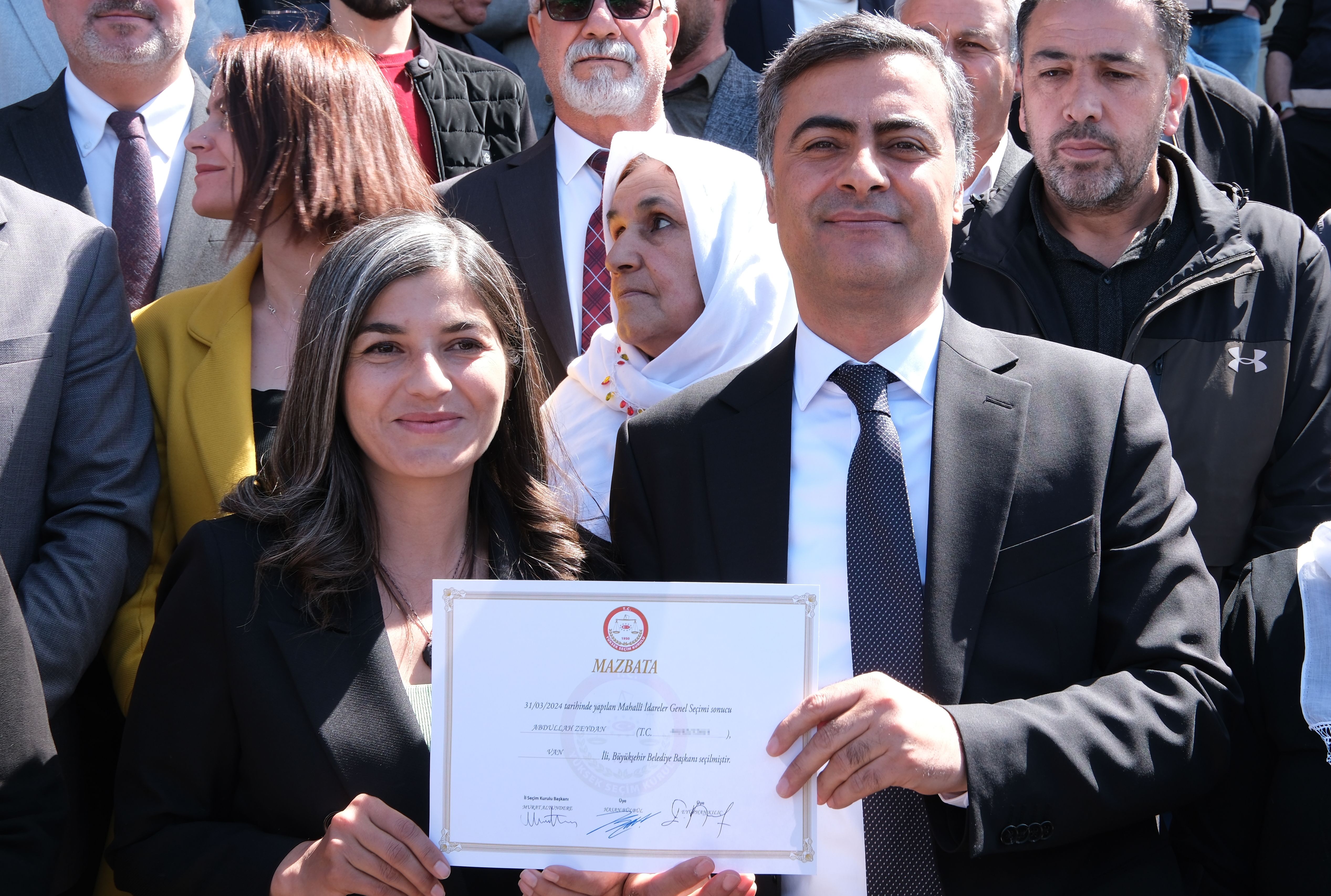 MHP Genel Başkanı Bahçeli'den bayram mesajı! YSK'nın Van kararına veryansın etti MHP Genel Başkanı Bahçeli'den bayram mesajı! YSK'nın Van kararına veryansın etti - 1. Resim
