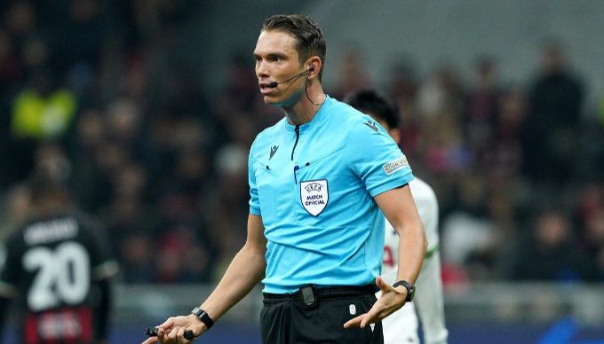 Olympiakos-Fenerbahçe maçının hakemi Sandro Scharer! Galatasaray maçındaki skandal hatasıyla gündeme gelmişti Olympiakos-Fenerbahçe maçının hakemi Sandro Scharer! Galatasaray maçındaki skandal hatasıyla gündeme gelmişti - 1. Resim