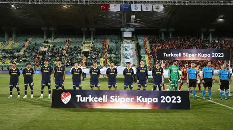 Süper Kupa maçında sahayı terk eden Fenerbahçe ne ceza alacak? 24-1-a maddesiyle PFDK'ya sevk edildi Süper Kupa maçında sahayı terk eden Fenerbahçe ne ceza alacak? 24-1-a maddesiyle PFDK'ya sevk edildi - 1. Resim