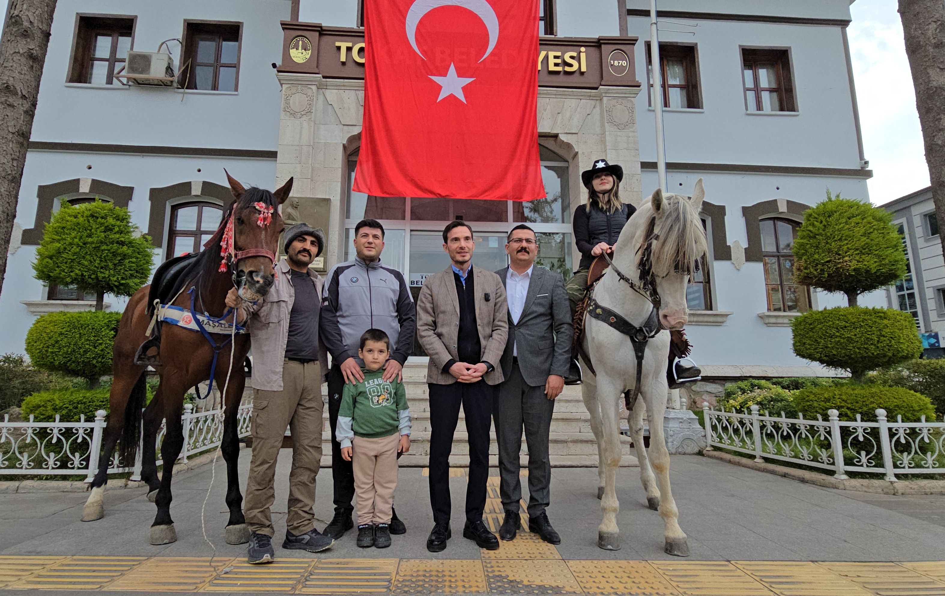 Tokat Belediye Başkanı Yazıcıoğlu'nu şaşırtan ziyaret! Atlarıyla geldiler - 2. Resim