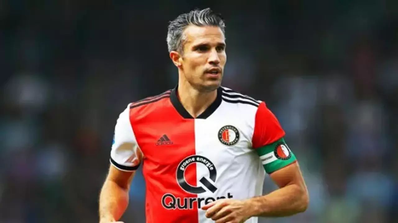 Yeni sezonda teknik direktör sürprizi! Robin van Persie göreve başlıyor Yeni sezonda teknik direktör sürprizi! Robin van Persie göreve başlıyor - 1. Resim