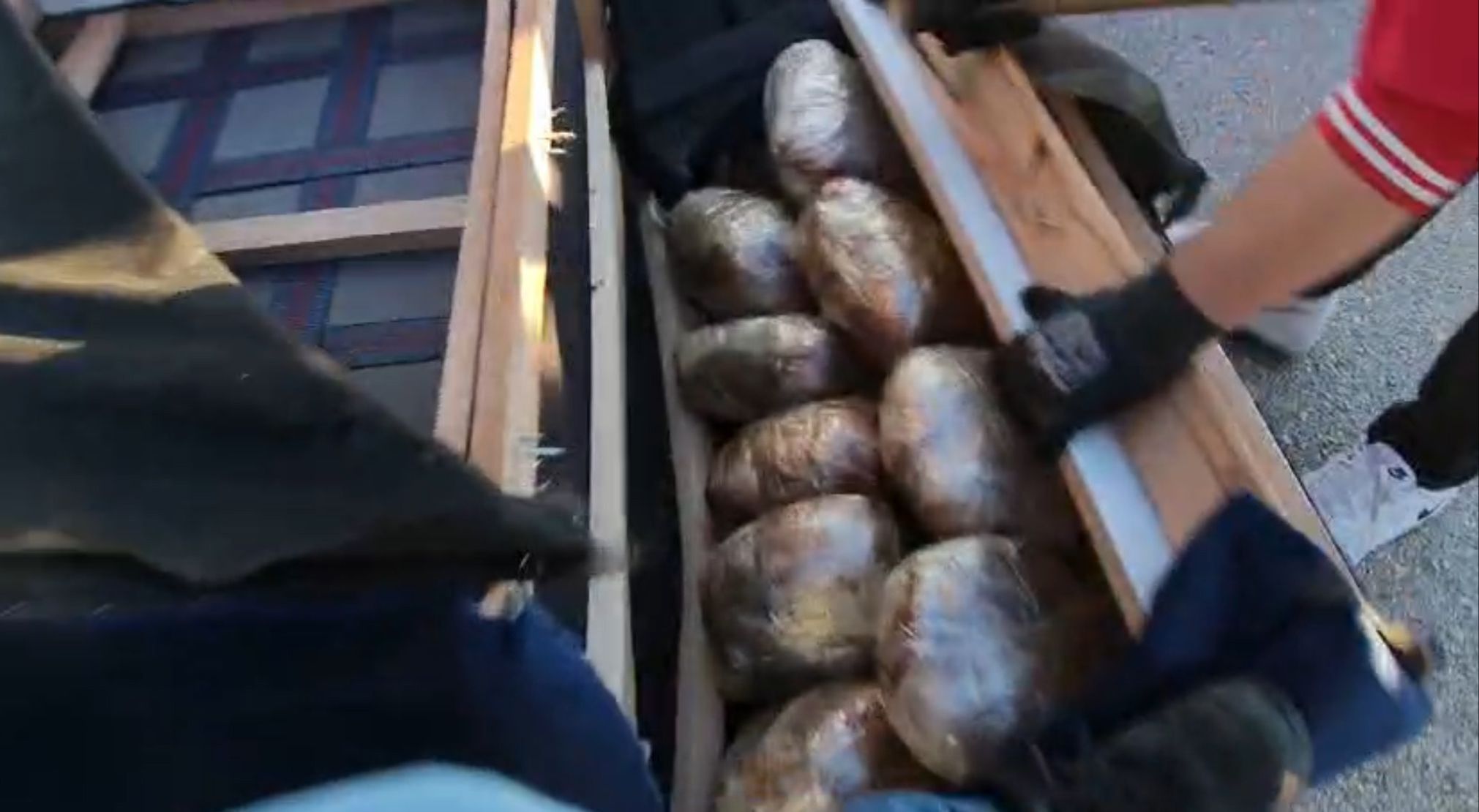 Zehir tacirlerinin kirli oyunu! Çekyat değil uyuşturucu deposu, tam 52 kilo yakalandı  - 2. Resim