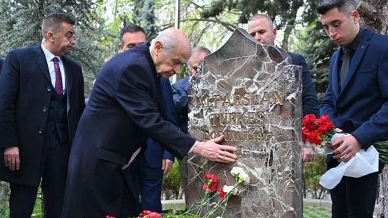 Bahçeli'den Akşener'e çağrı: Kararından vazgeç, partinin başında kal - 2. Resim