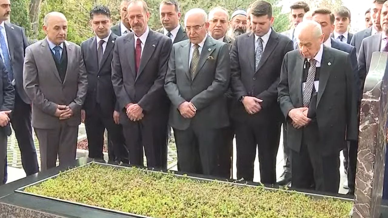Bahçeli'den Akşener'e çağrı: Kararından vazgeç, partinin başında kal - 1. Resim