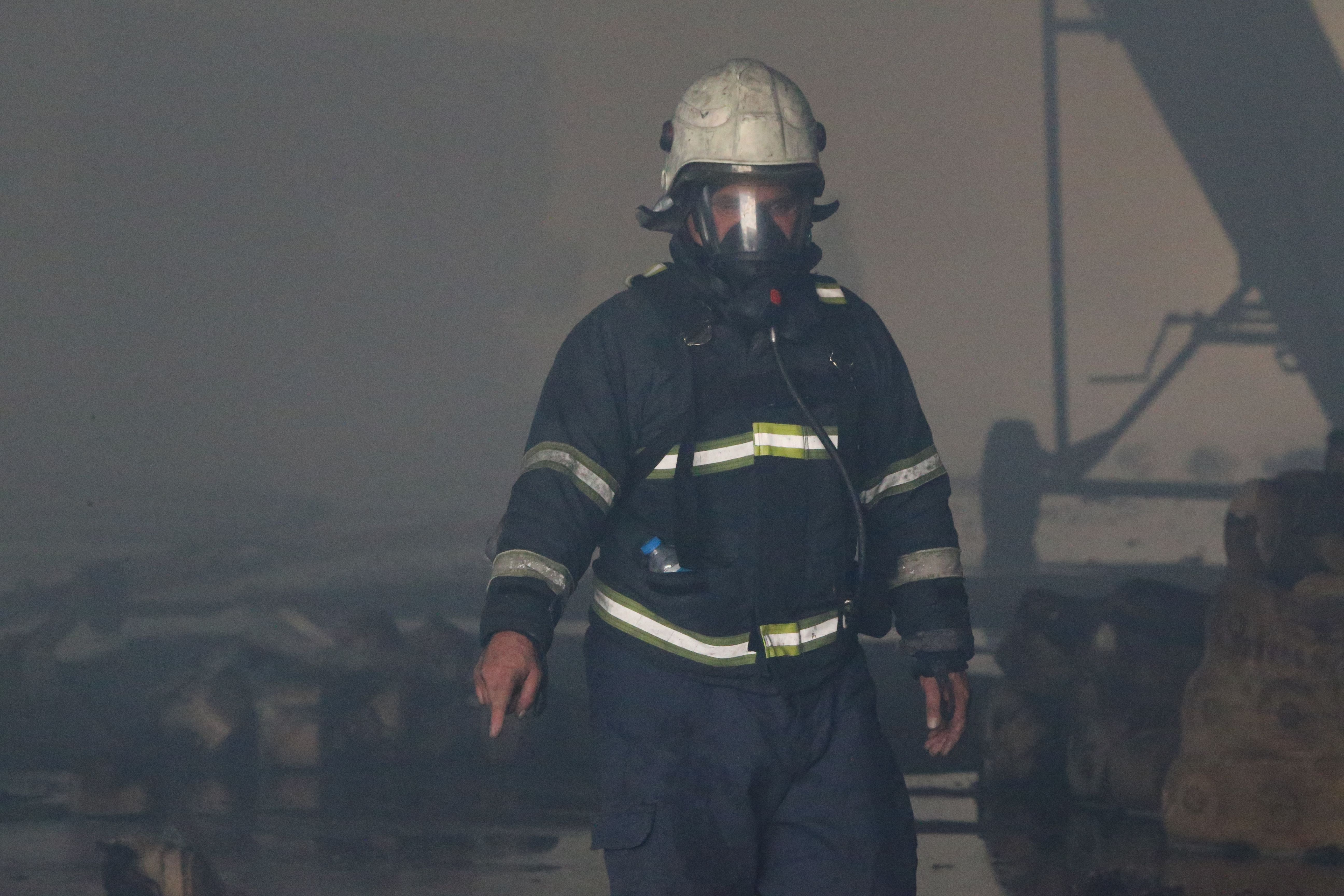 Bayram izni faciadan kurtardı: Tekstil fabrikasında büyük yangın - 3. Resim