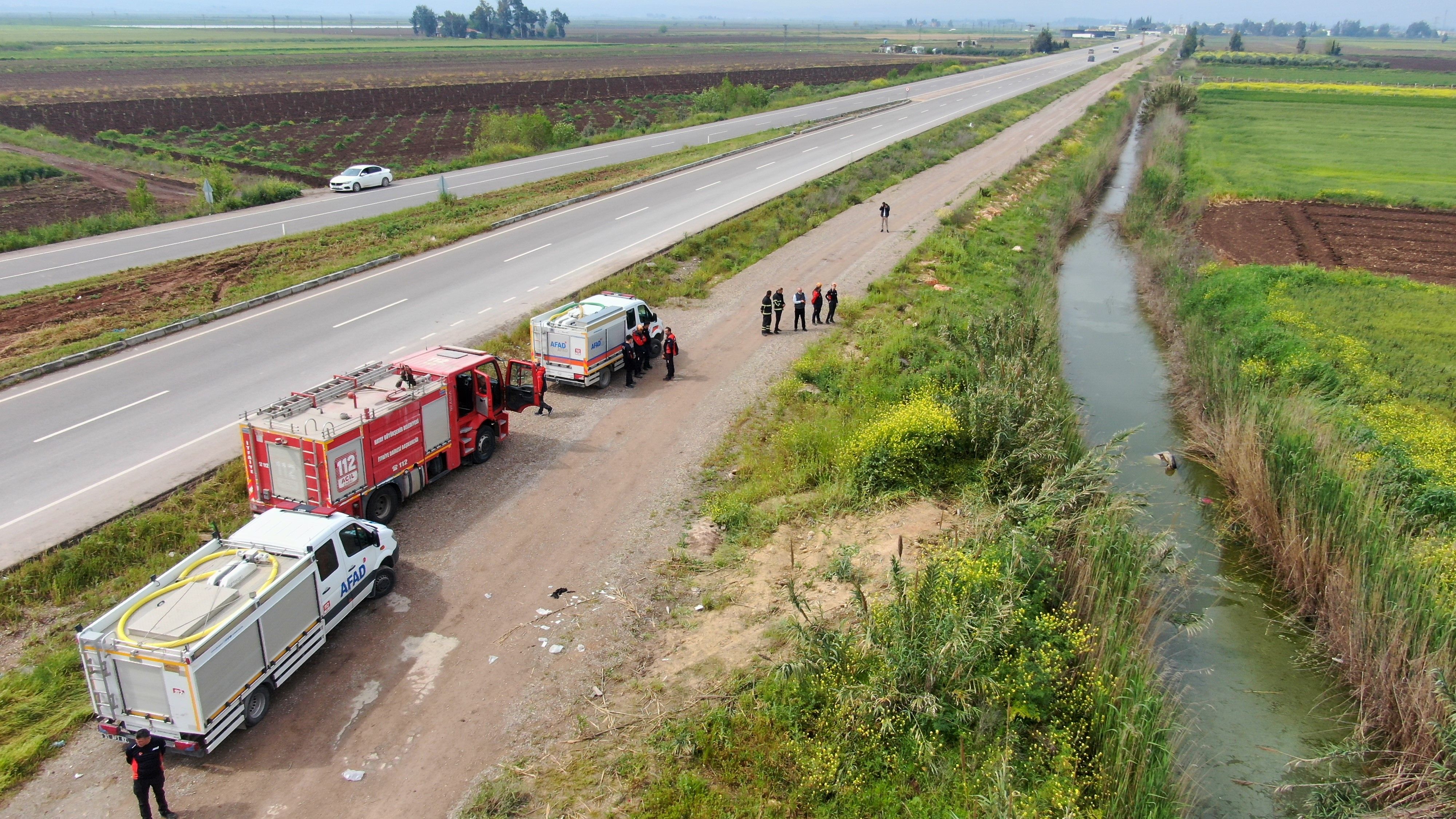 Bayramın ilk günü korkunç kaza! Dereye uçtular: Ölü ve yaralılar var - 2. Resim