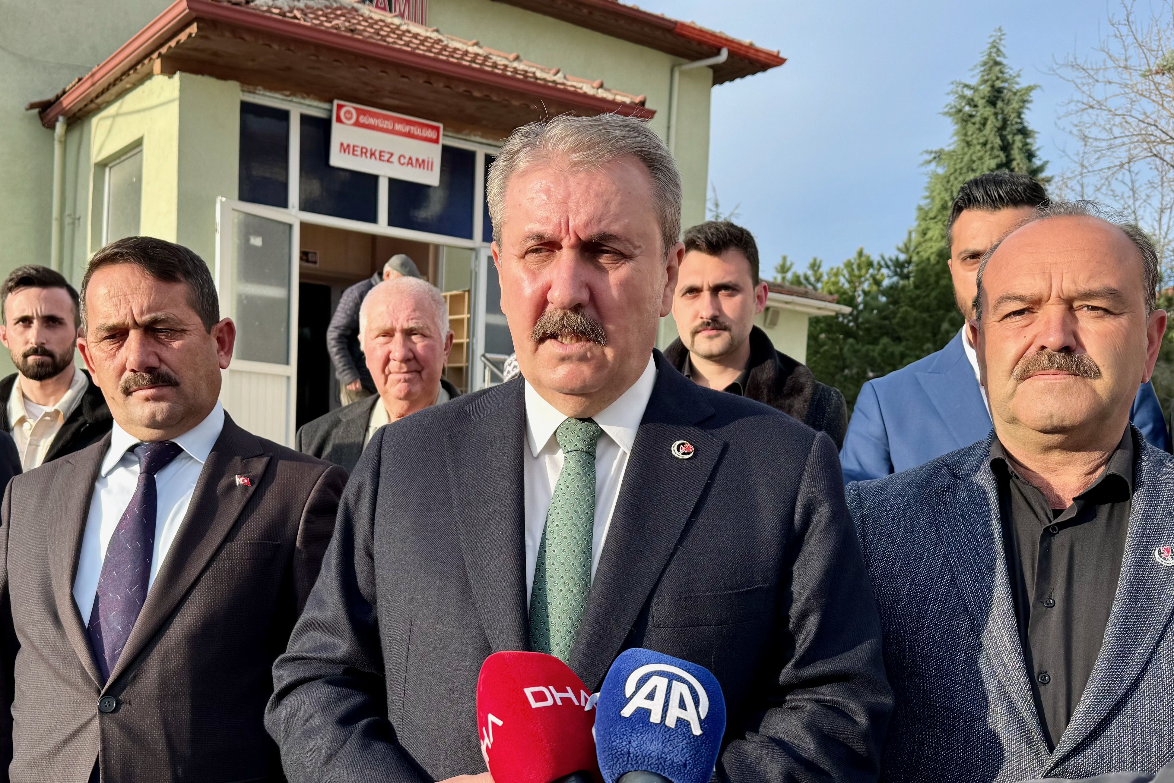 BBP lideri Destici'den Müslüman ülkelere çağrı: İsrail'le bütün ilişkileri dondurun BBP lideri Destici'den Müslüman ülkelere çağrı: İsrail'le bütün ilişkileri dondurdun - 1. Resim
