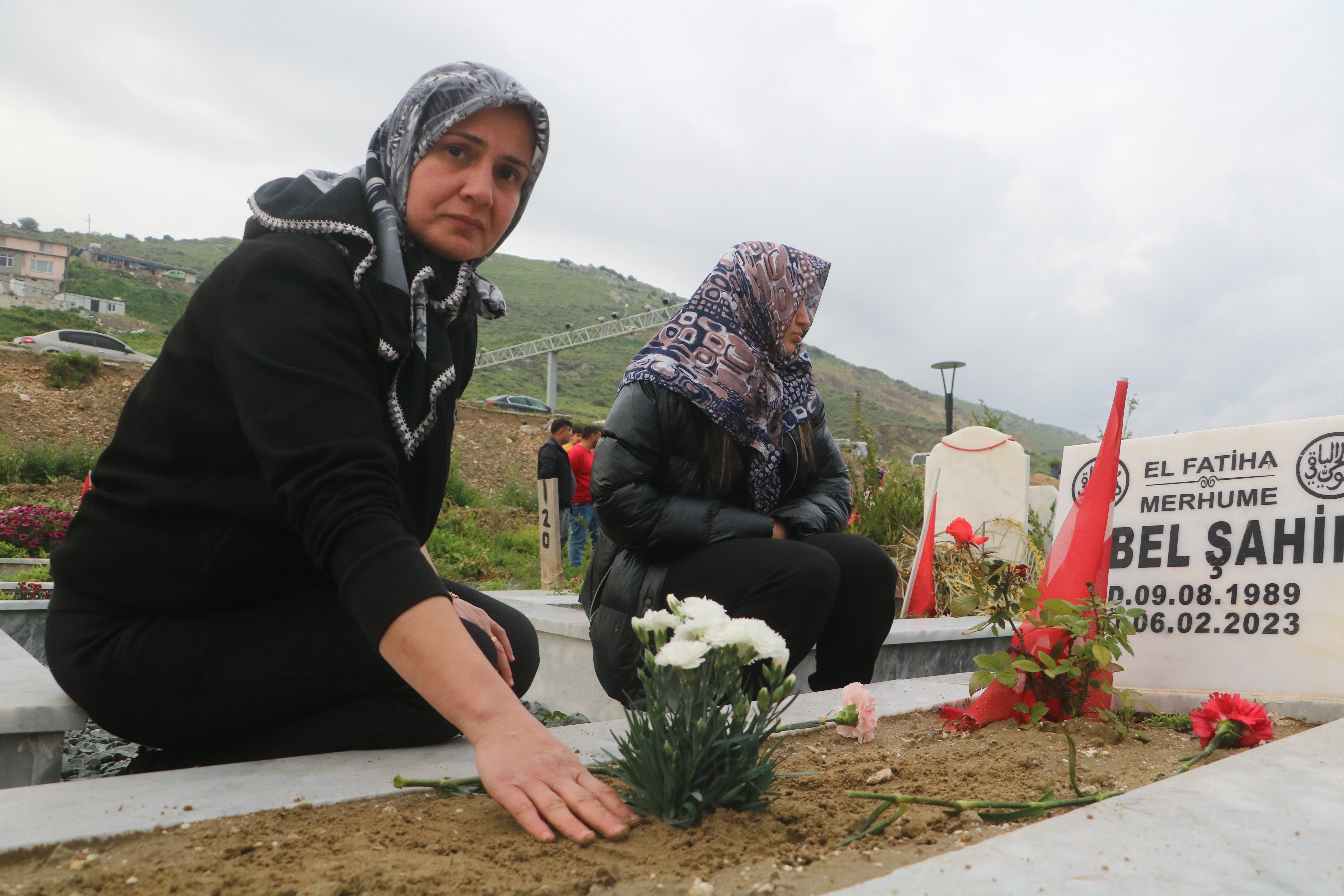 Deprem bölgesinde bu bayram da buruk... 'Acımız hiç eskimeyecek' Deprem bölgesinde bu bayram da buruk... 'Acımız hiç eskimeyecek' - 5. Resim