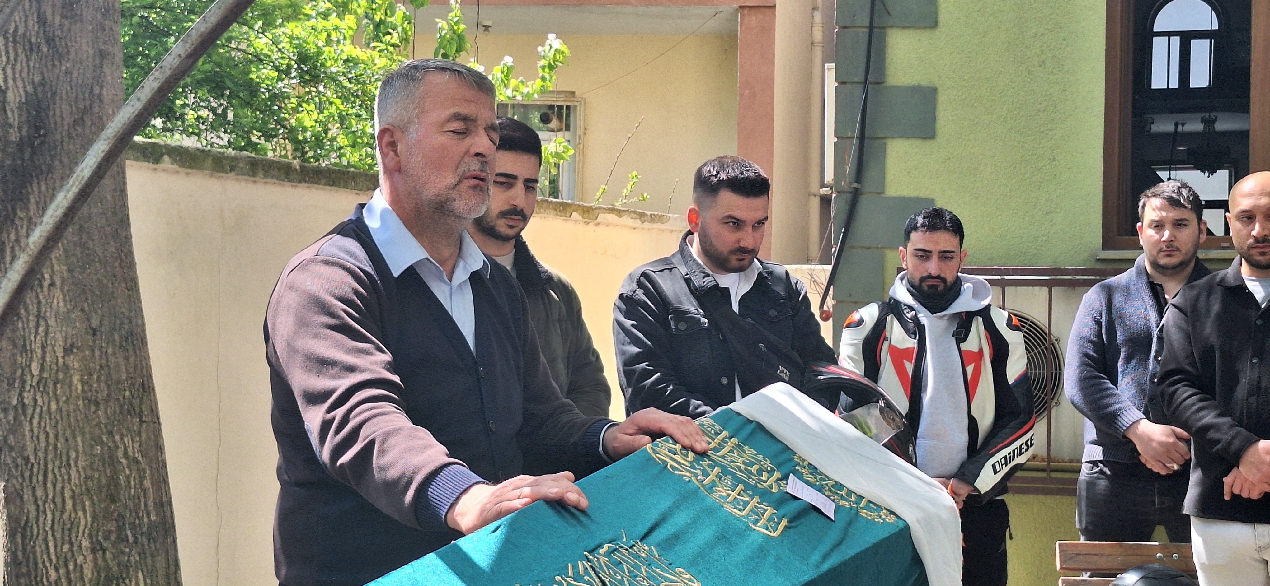 Hatalı 'U' dönüşünün hayattan kopardığı Semanur son yolculuğuna uğurlandı: Şüpheli hakkında yeni gelişme Hatalı 'U' dönüşü hayattan kopardığı Semanur son yolculuğuna uğurlandı: Şüpheli hakkında yeni gelişme - 3. Resim