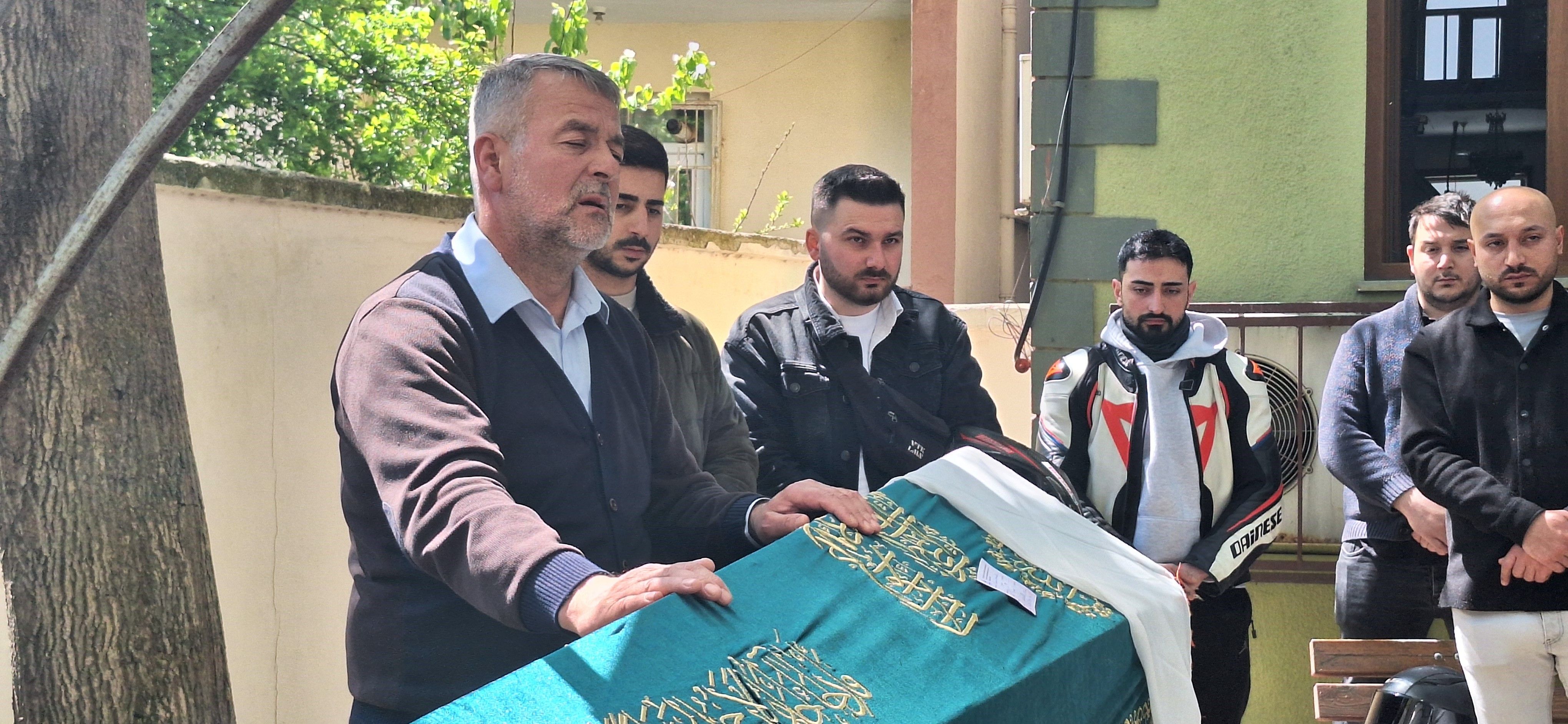 Hatalı 'U' dönüşünün hayattan kopardığı Semanur son yolculuğuna uğurlandı: Şüpheli hakkında yeni gelişme Hatalı 'U' dönüşü hayattan kopardığı Semanur son yolculuğuna uğurlandı: Şüpheli hakkında yeni gelişme - 1. Resim