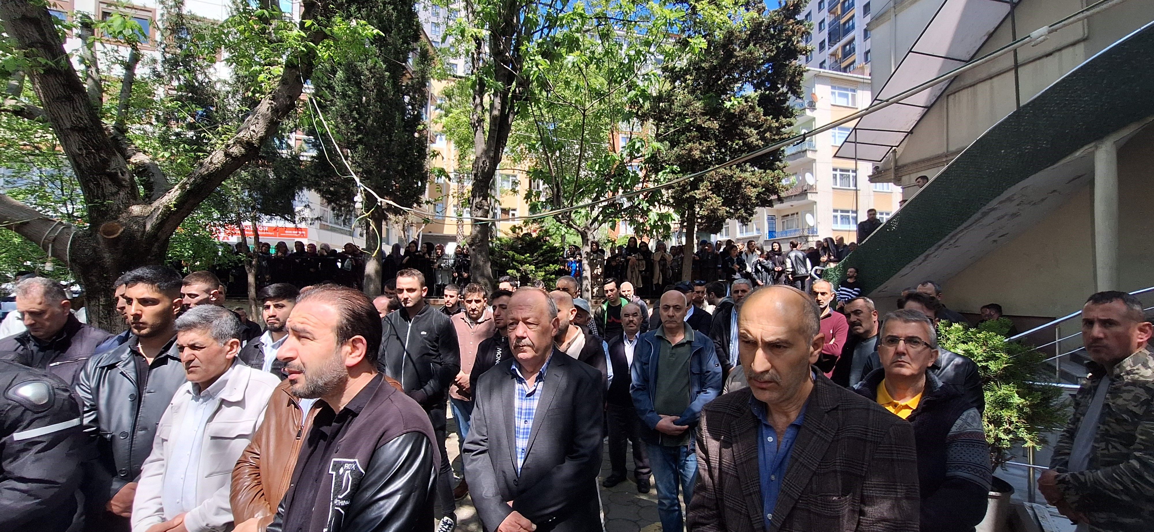 Hatalı 'U' dönüşünün hayattan kopardığı Semanur son yolculuğuna uğurlandı: Şüpheli hakkında yeni gelişme Hatalı 'U' dönüşü hayattan kopardığı Semanur son yolculuğuna uğurlandı: Şüpheli hakkında yeni gelişme - 2. Resim