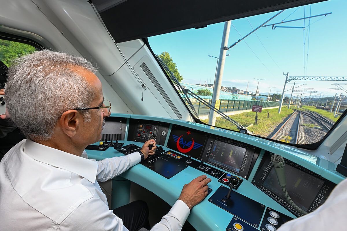 Milli elektrikli trenin üçüncü seti de raylara çıktı Milli elektrikli trenin üçüncü seti de raylara çıktı - 3. Resim