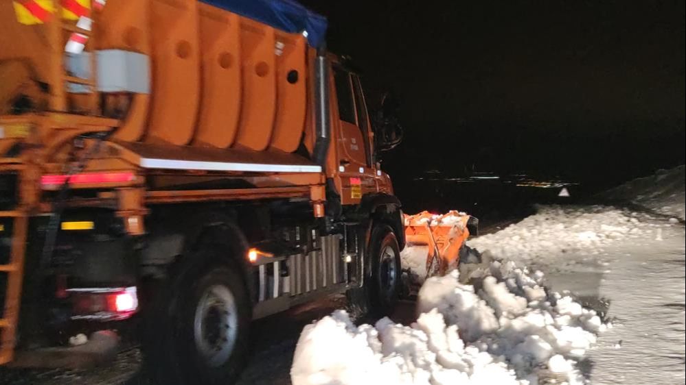 Nisan ayında kar s&uuml;rprizi! Kent beyaza b&uuml;r&uuml;nd&uuml; - 2. Resim