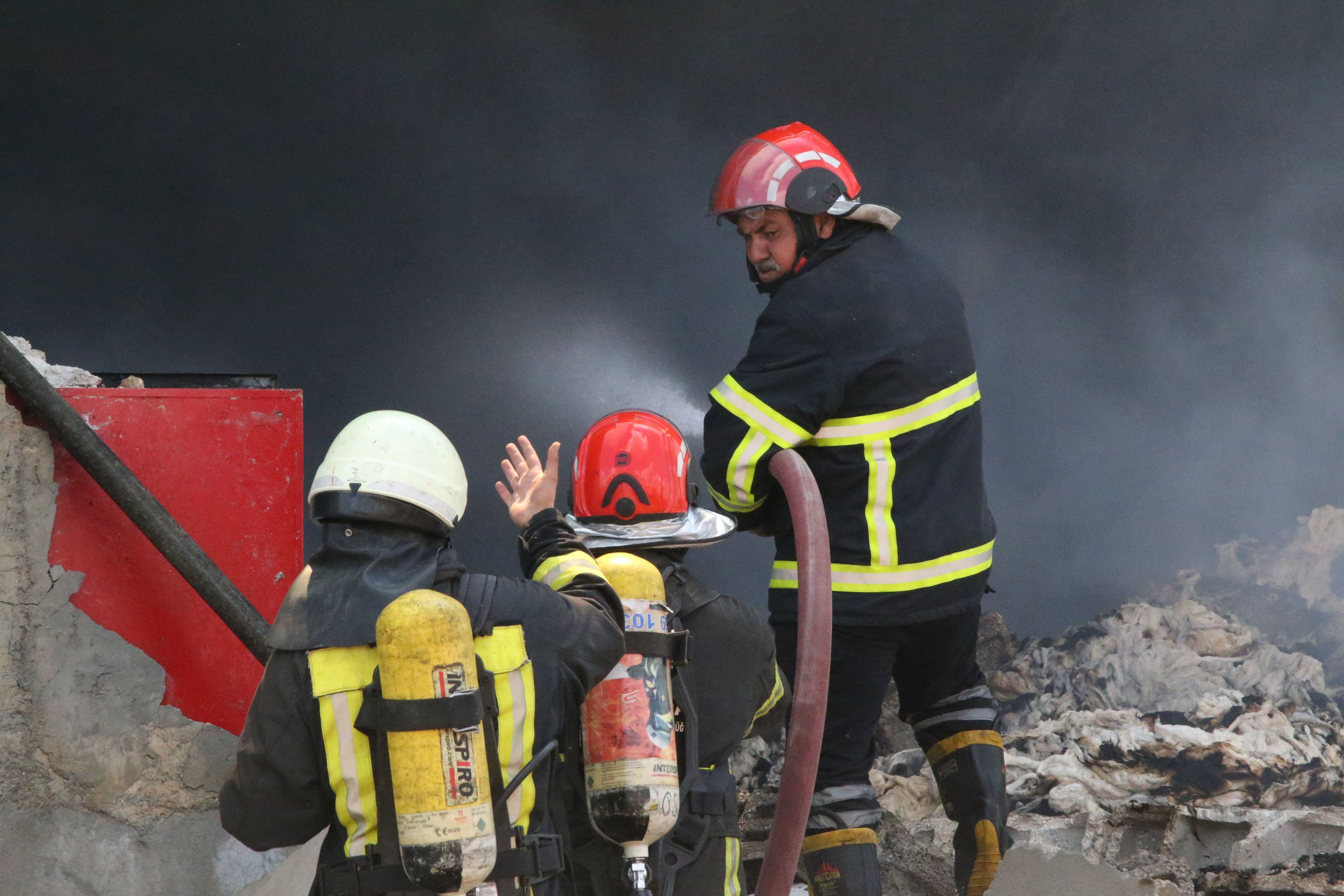 Şanlıurfa'da fabrika yangını: Alevler tüm binayı sardı - 2. Resim