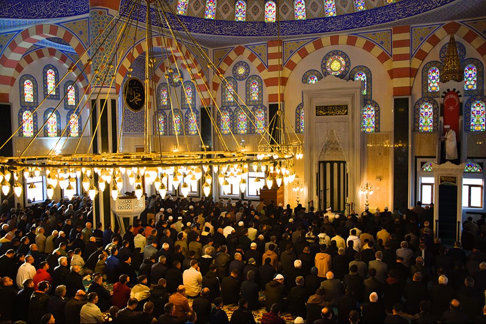 Vatandaşlar bayram namazına koştu, camiler doldu taştı - 9. Resim