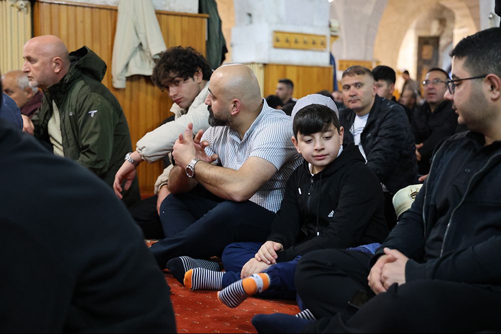 Vatandaşlar bayram namazına koştu, camiler doldu taştı - 13. Resim