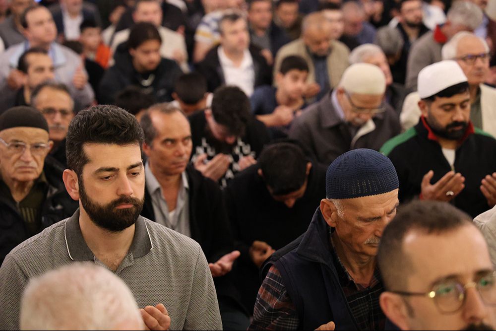 Vatandaşlar bayram namazına koştu, camiler doldu taştı - 7. Resim