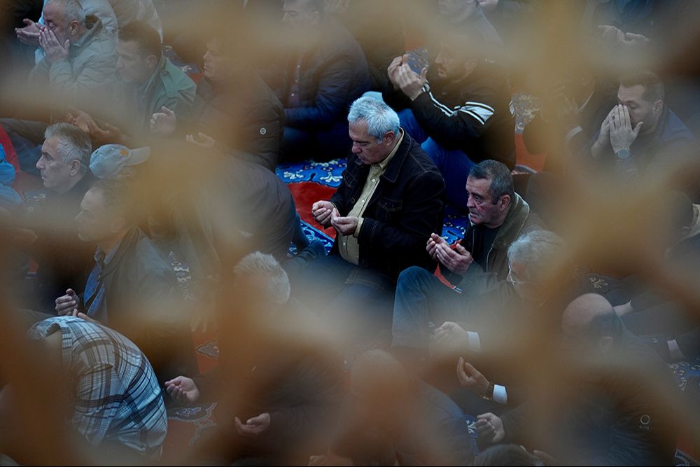 Vatandaşlar bayram namazına koştu, camiler doldu taştı - 11. Resim