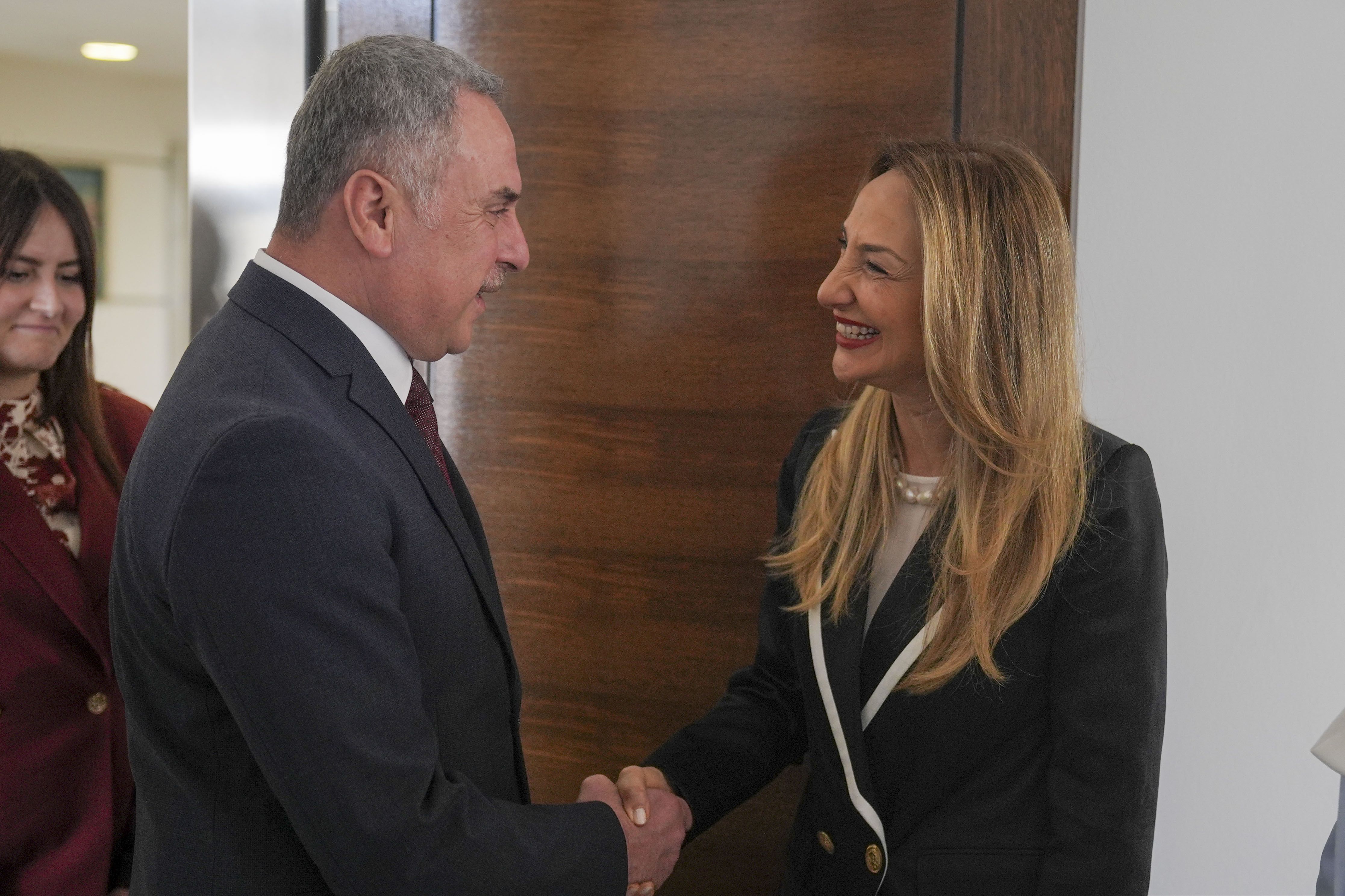 AK Parti'den bayram ziyareti! CHP'den hükümetin İsrail kararına destek AK Parti'den bayram ziyareti! CHP'den hükümetin İsrail kararına destek - 1. Resim