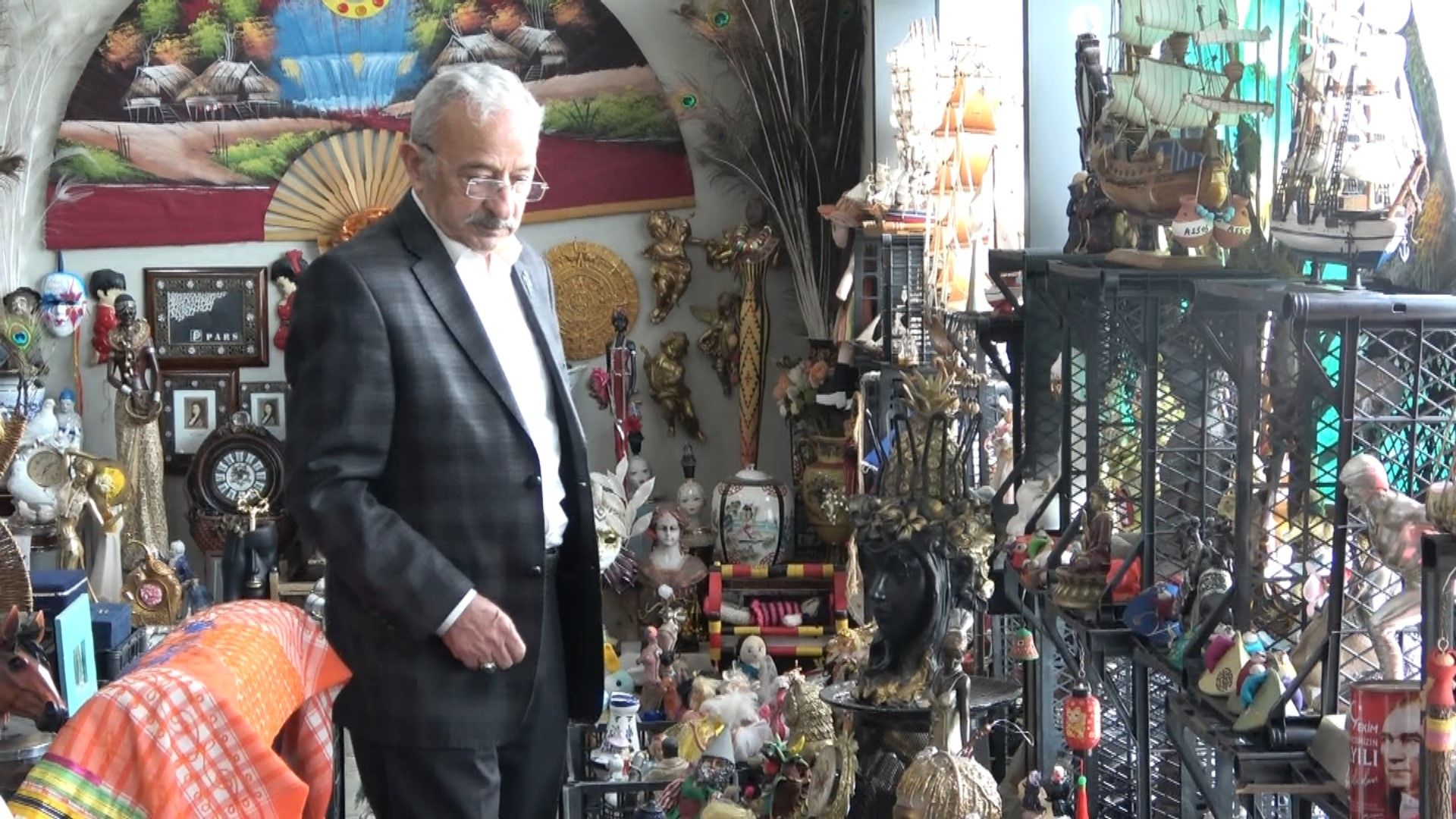 Dünyayı dolaştı, binlerce topladı: Böylesi görülmedi, tırnaktan bile küçük! - 3. Resim