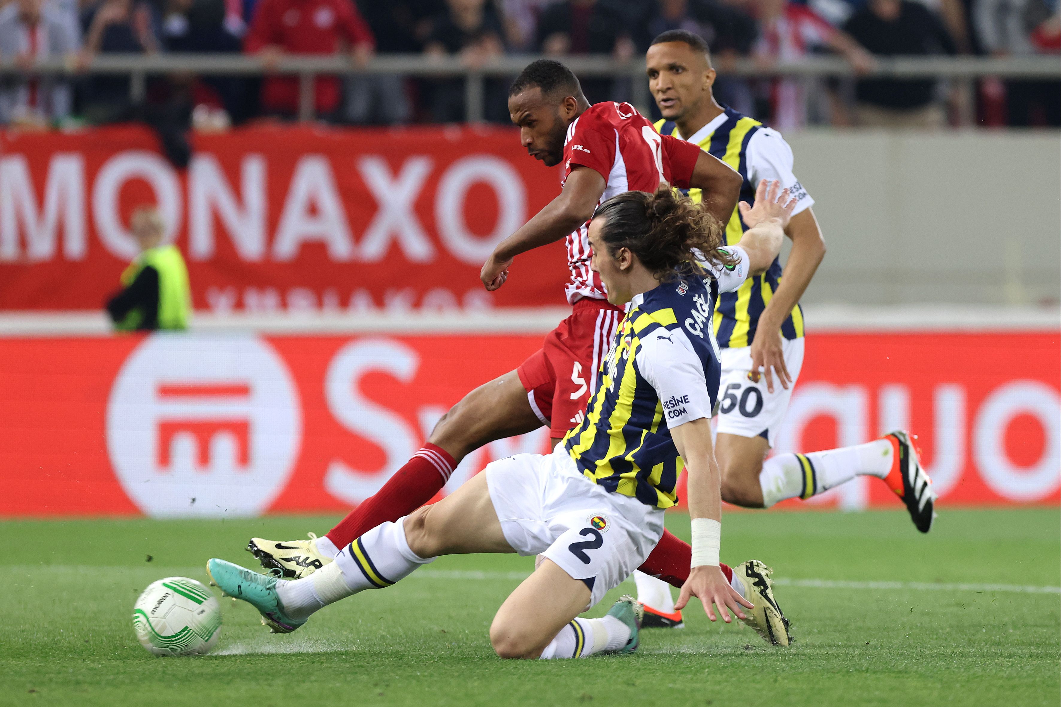 Fenerbahçe tur şansını İstanbul'a bıraktı! Olympiakos - Fenerbahçe maçı sona erdi: 3-2 Fenerbahçe tur şansını İstanbul'a bıraktı! Olympiakos - Fenerbahçe maçı sona erdi: 3-2 - 2. Resim