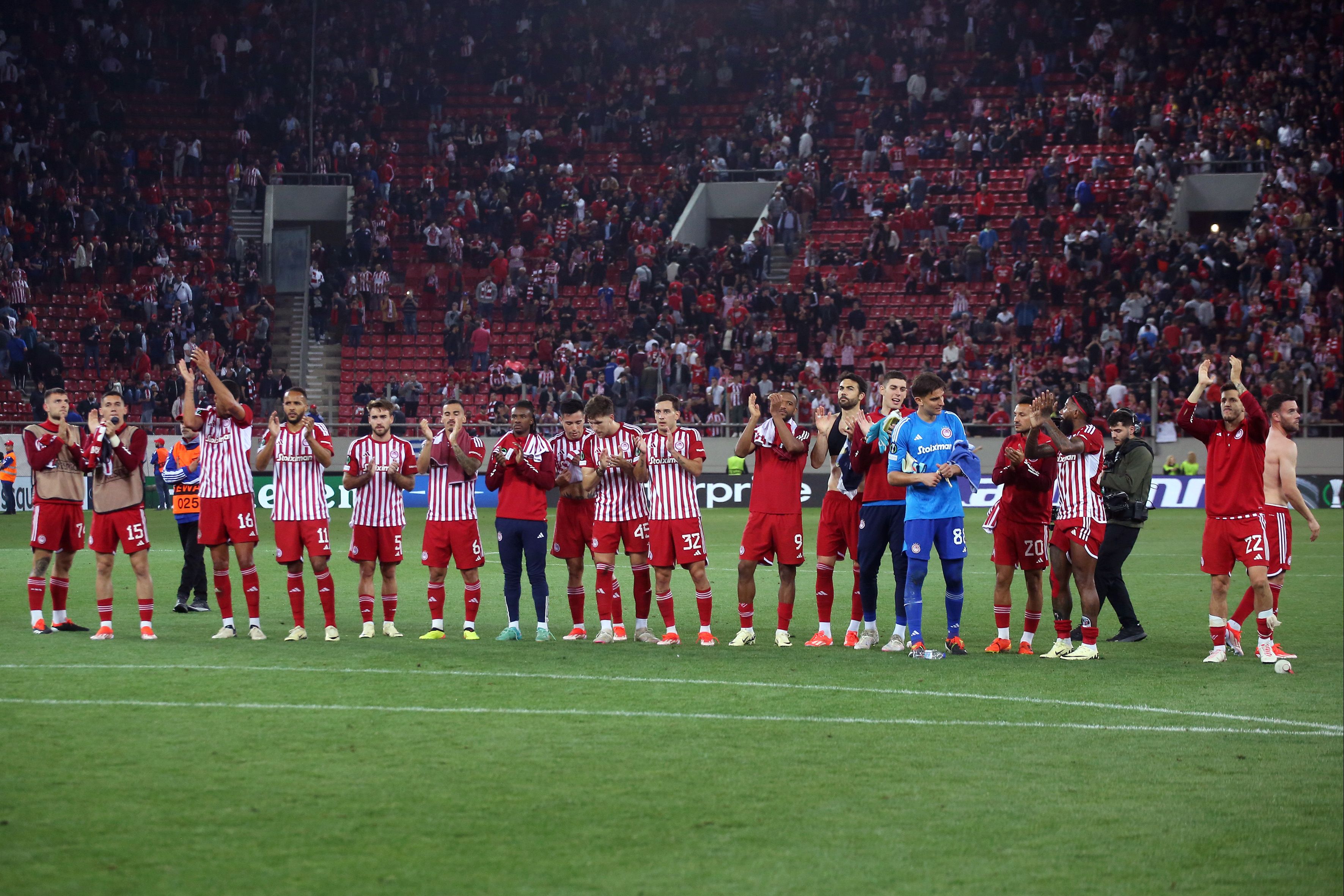Fenerbahçe tur şansını İstanbul'a bıraktı! Olympiakos - Fenerbahçe maçı sona erdi: 3-2 Fenerbahçe tur şansını İstanbul'a bıraktı! Olympiakos - Fenerbahçe maçı sona erdi: 3-2 - 1. Resim