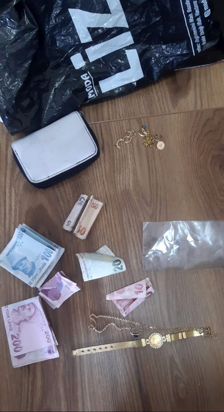 Gelin-kaynana organize hırsızlık! Suç makinesi çıktılar Gelin-kaynana organize hırsızlık! Suç makinesi çıktılar - 3. Resim