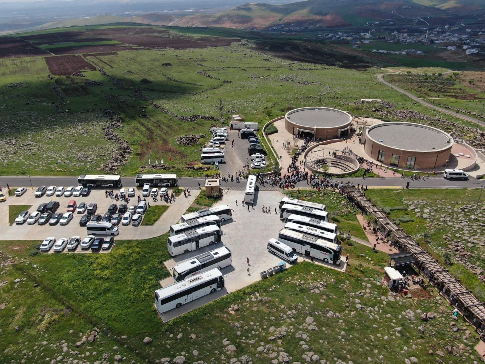Göbeklitepe, 11 bin 454 kişiyle günlük ziyaretçi rekorunu kırdı Göbeklitepe, 11 bin 454 kişiyle günlük ziyaretçi rekorunu kırdı - 2. Resim