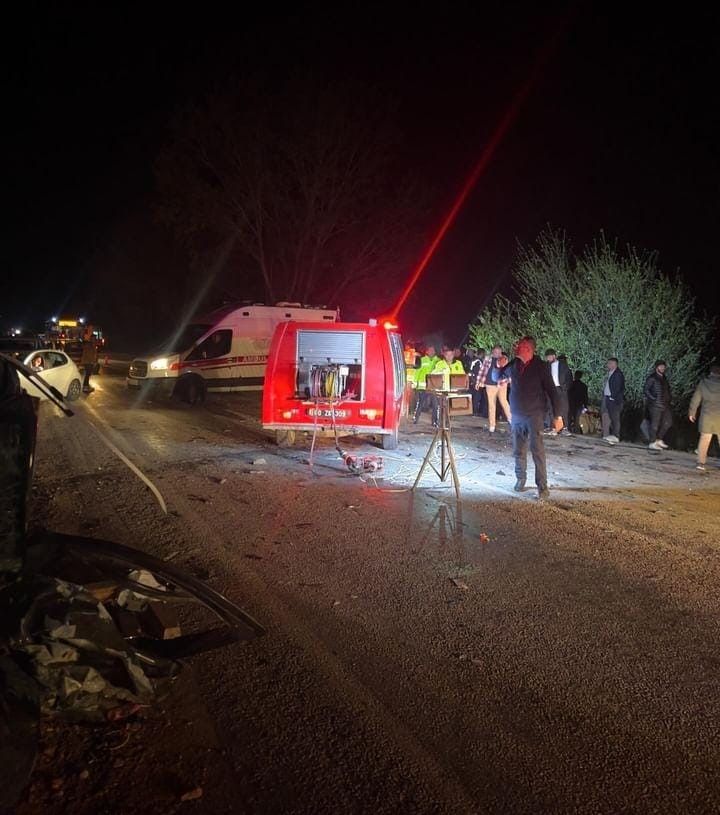 İki ilde iki kaza! Çok sayıda ölü ve yaralı var - 5. Resim