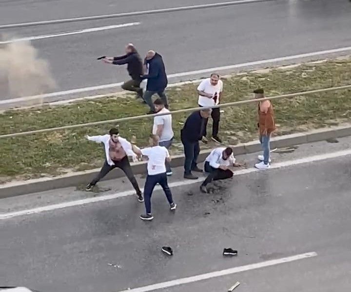 Muğla&rsquo;da akıl almaz olay! 2 kişi ile başladı, meydan savaşına d&ouml;nd&uuml; - 1. Resim