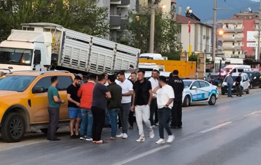 Muğla&rsquo;da akıl almaz olay! 2 kişi ile başladı, meydan savaşına d&ouml;nd&uuml; - 4. Resim
