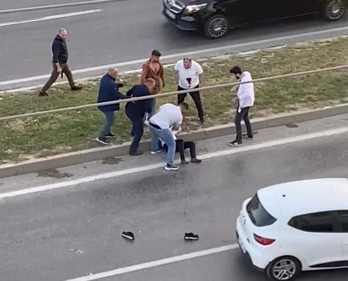 Muğla&rsquo;da akıl almaz olay! 2 kişi ile başladı, meydan savaşına d&ouml;nd&uuml; - 2. Resim