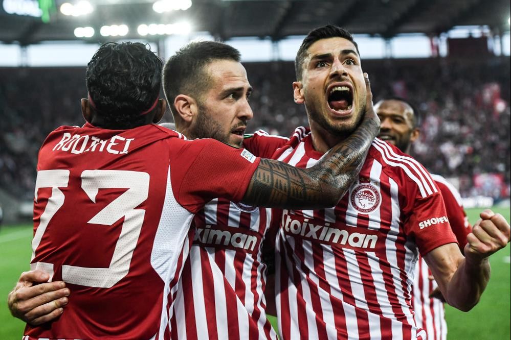 Fenerbahçe tur şansını İstanbul'a bıraktı! Olympiakos - Fenerbahçe maçı sona erdi: 3-2 Sarı kanarya avantaj peşinde! Olympiakos - Fenerbahçe maçı canlı anlatım - 2. Resim