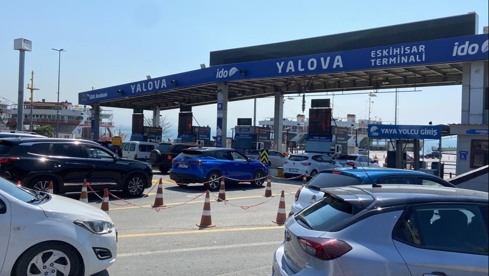 Sürücüler kontak kapattı! İstanbul'a dönüş yolunda kilometrelerce kuyruk oluştu Sürücüler kontak kapattı! İstanbul'a dönüş yolunda kilometrelerce kuyruk oluştu - 2. Resim