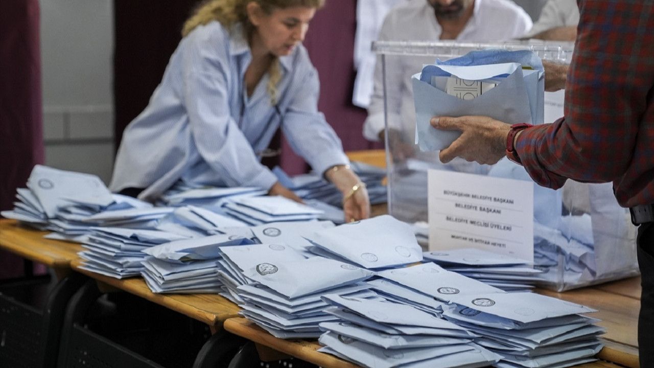 Yüksek Seçim Kurulu'nda toplantı sona erdi! 31 itiraz karara bağlandı, 4 yerde seçim yenilenecek Yüksek Seçim Kurulu'nda toplantı sona erdi! 31 itiraz karara bağlandı, 4 yerde seçim yenilenecek - 3. Resim