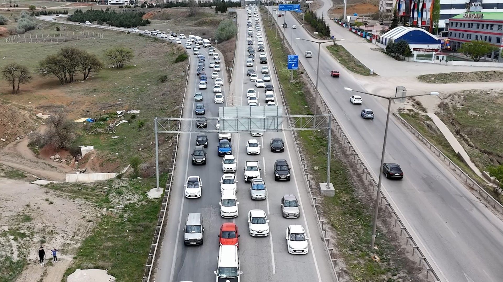 43 ilin kavşağında hafta sonu provası! Akın akın dönüyorlar - 1. Resim